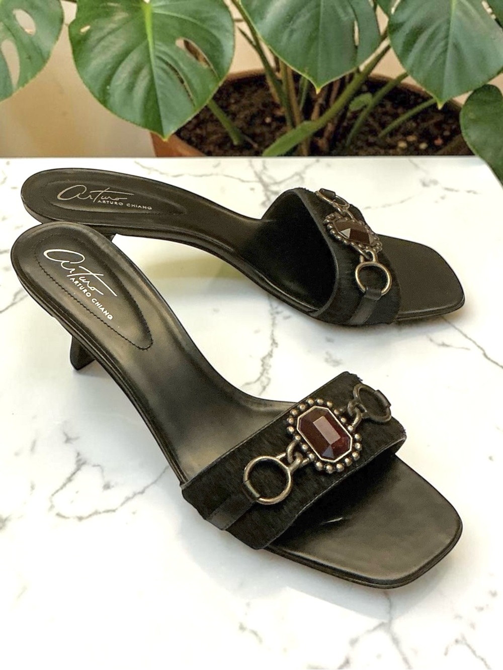 Arturo Chiang Y2K Black Leather Pony Hair Jewel Kitten Heel Mule Sandals Size-10